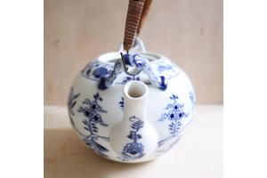 Vintage uienpatroon keramische theepot blauw en wit keramiek