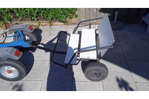 2 aanhangers voor een mammoet skelter