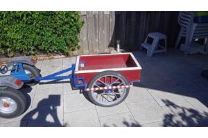 2 aanhangers voor een mammoet skelter