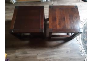 Twee mooie houten tafels