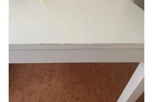 witte uitschuifbare tafel