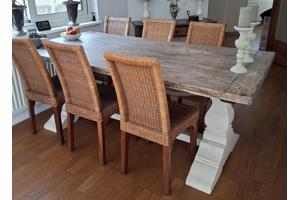 Eethoek met 6 rieten stoelen