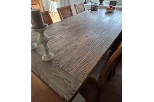 Eethoek met 6 rieten stoelen