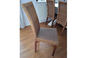 Eethoek met 6 rieten stoelen