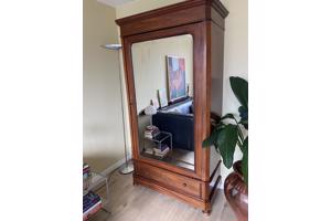 Aangeboden dressoir en linnenkast