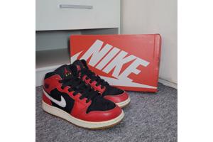 Air Jordan 1 Mid SE Christmas