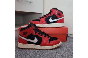 Air Jordan 1 Mid SE Christmas