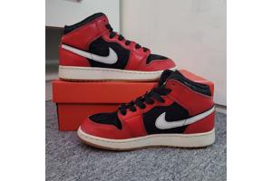 Air Jordan 1 Mid SE Christmas