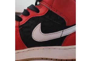 Air Jordan 1 Mid SE Christmas