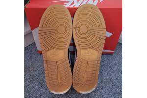 Air Jordan 1 Mid SE Christmas