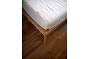 Ikea houten bed met matras