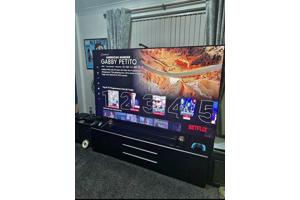 Qled tv in excellent condition