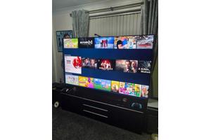 Qled tv in excellent condition