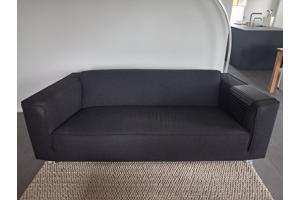 2 1/2 zits bank. Antraciet. Design on stock.