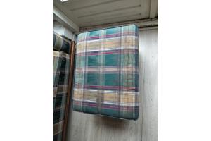 Bank met losse voetensteun