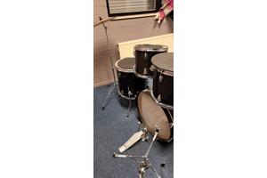 Gratis af te halen: Mooi gebruikt Stagg drumstel!