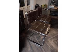 Twee eetkamer stoelen