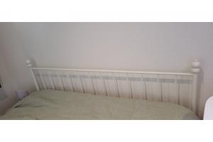 Ikea Leirvik 140 x 200 bedframe en lattenbodems