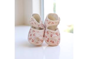Junior Joy Babyschoenen Newborn Wit Met Rode Bloemetjes