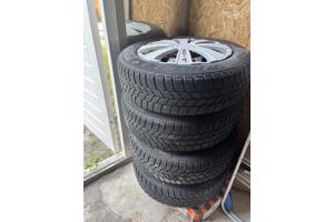 Set Pirelli Winterbanden 15 inch met velg