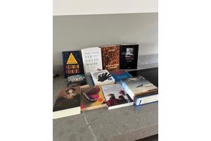 Vele boeken in goede staat om ruimte te maken in mijn boekenkasto