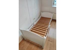 Grenen kinderbed dat meegroeit