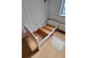 Grenen kinderbed dat meegroeit
