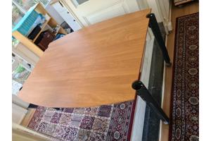 ruime stevige tafel