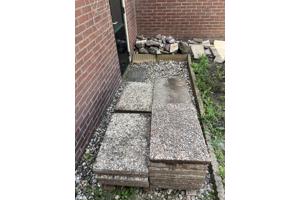 +/- 80 grindtegels van 60x40 af te halen