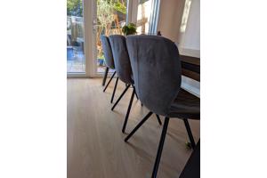 3 eetkamer stoelen gratis af te halen