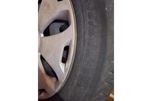 Set winterbanden op velg