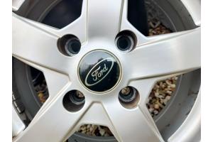 Te koop nieuwe winterbanden Ford Fiesta 195/50R15 steek 108