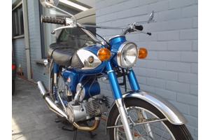 oldtimer Suzuki A100 nieuwstaat