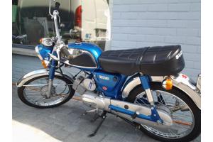oldtimer Suzuki A100 nieuwstaat