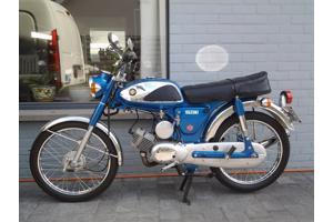 oldtimer Suzuki A100 nieuwstaat
