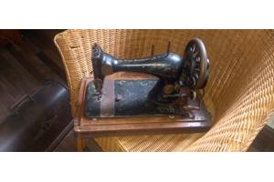 Ongeveer 80 jaar oude naaimachine