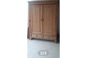 Oud grenen kast met mega veel bergruimte