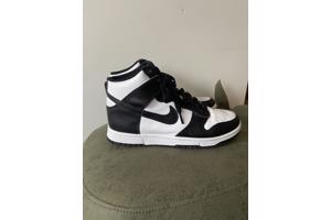 Nike dunk panda high