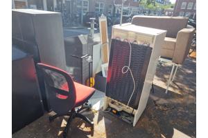 Kasten, bank, tafel allemaal gratis af te halen