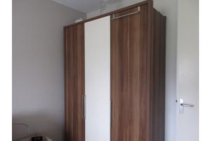 Kledingkast 3- deurs 150 cm breed (draaideur)
