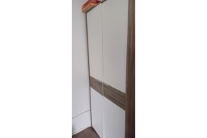 Bed, nachtkastje, kledingkast