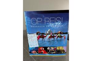 Vele boeken in goede staat om af te halen om ruimte in boekenkast te krijgen