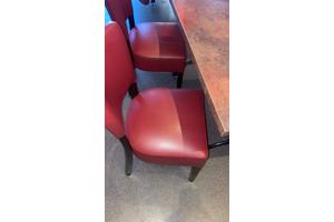 Heeft aandacht nodig goede en minder goede stoelen en banken