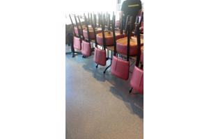 Heeft aandacht nodig goede en minder goede stoelen en banken