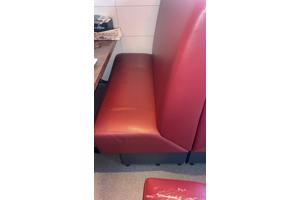 Heeft aandacht nodig goede en minder goede stoelen en banken