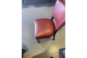 Heeft aandacht nodig goede en minder goede stoelen en banken