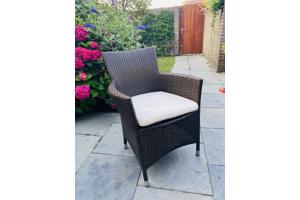 6 bruine tuinstoelen met kussen