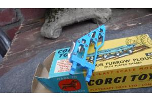 Corgi toy ploeg No 61 M