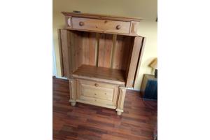 Grenen TV kast in goede staat