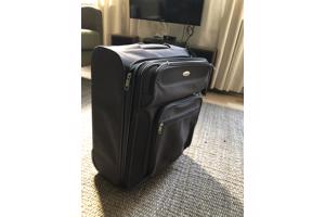 Koffer met twee wieltjes en meerdere vakken